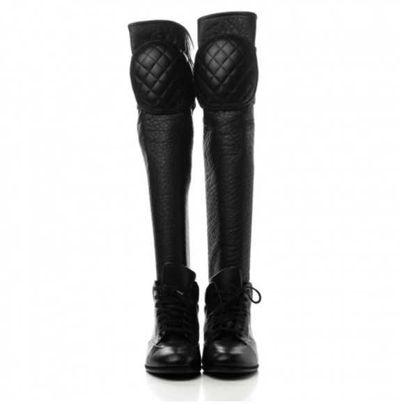 CHANEL BOOT - Picture 8 of 9